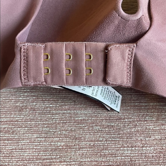 Victoria's Secret Mauve Smooth Contour Bra - Picture 9 of 10
